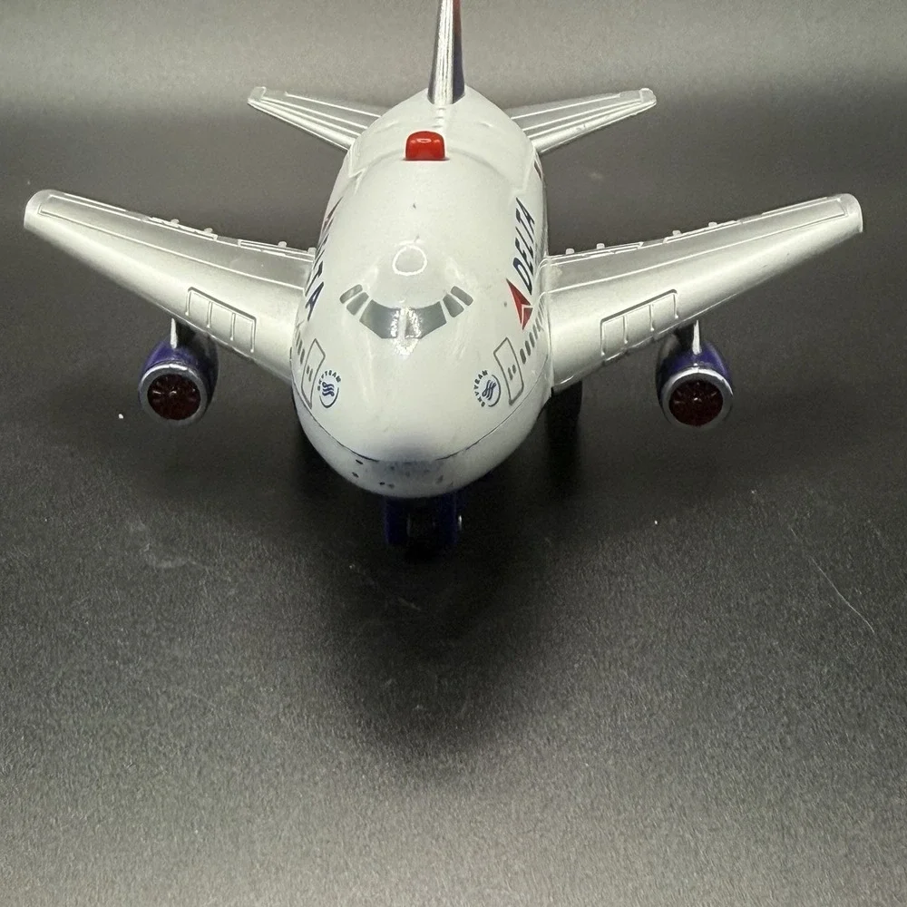Realtoy Delta Airlines‎ pullback toy jet plane w/ light & sound New Batteries